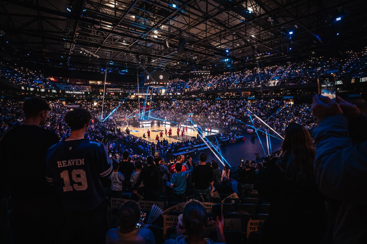 Barclays Arena beim Heimspiel der Veolia Towers Hamburg