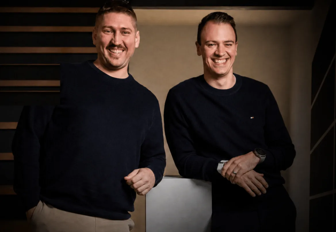 Dennis Hoffmann und Sascha Wegner im how performance Büro